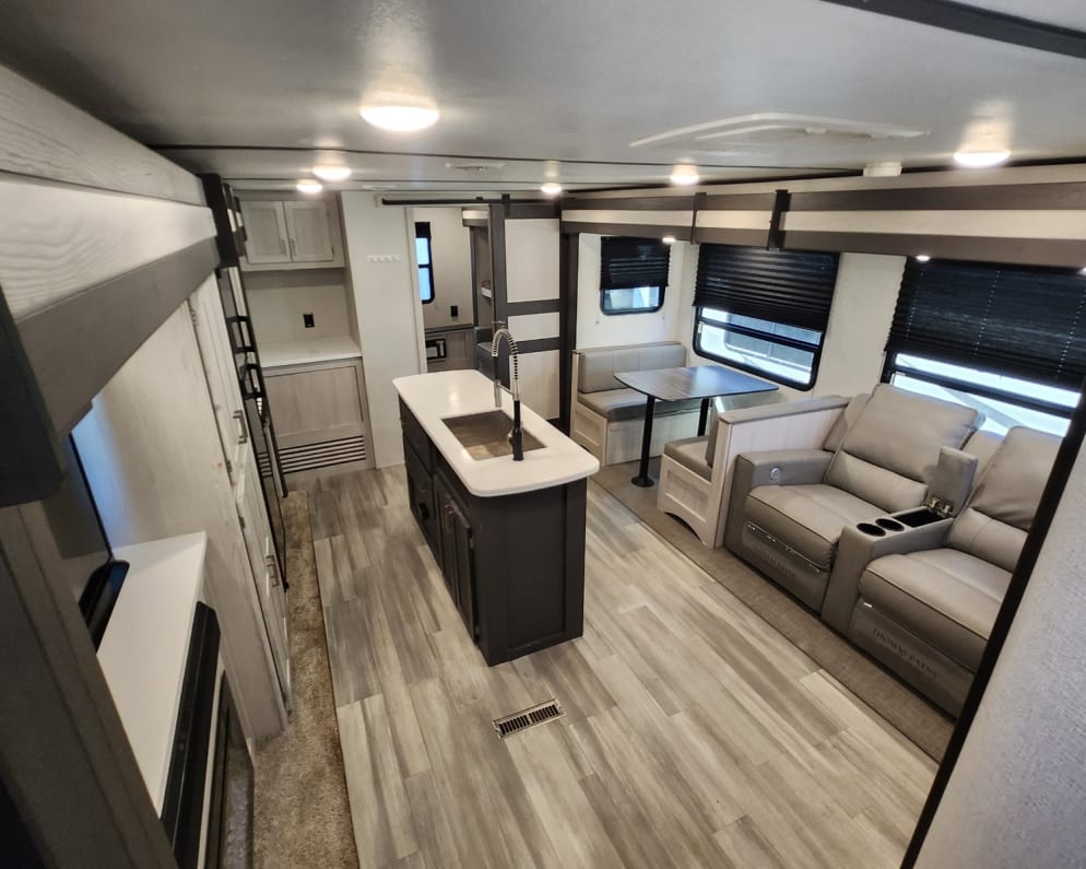 2021 Sprinter Limited  by Keystone RV for rent in 76086