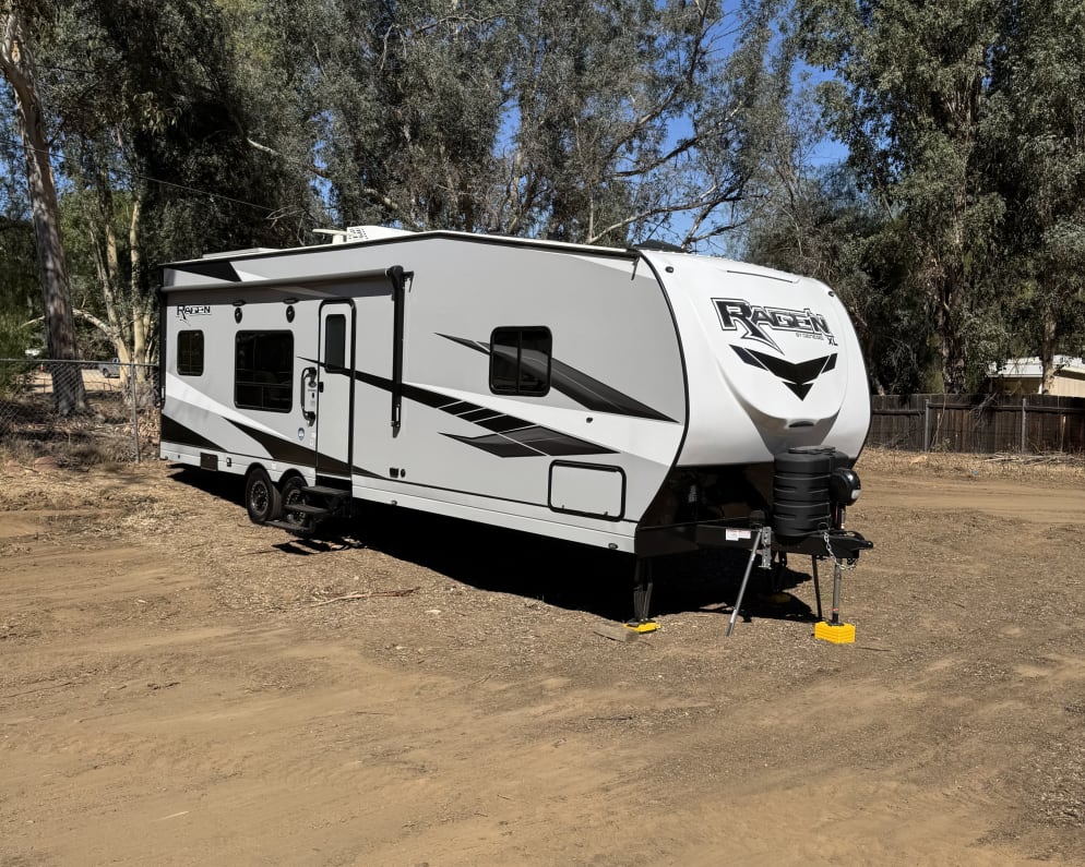 2025 Genesis Supreme Rv Ragen available for rent in Lake Elsinore California