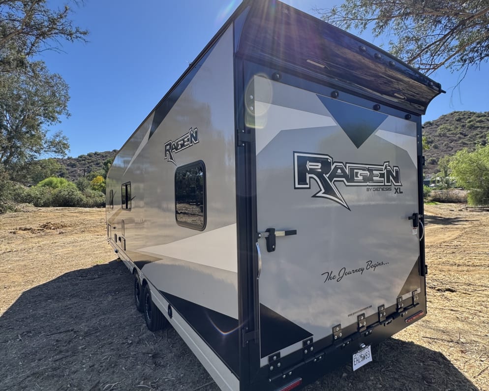 2025 Genesis Supreme Rv Ragen