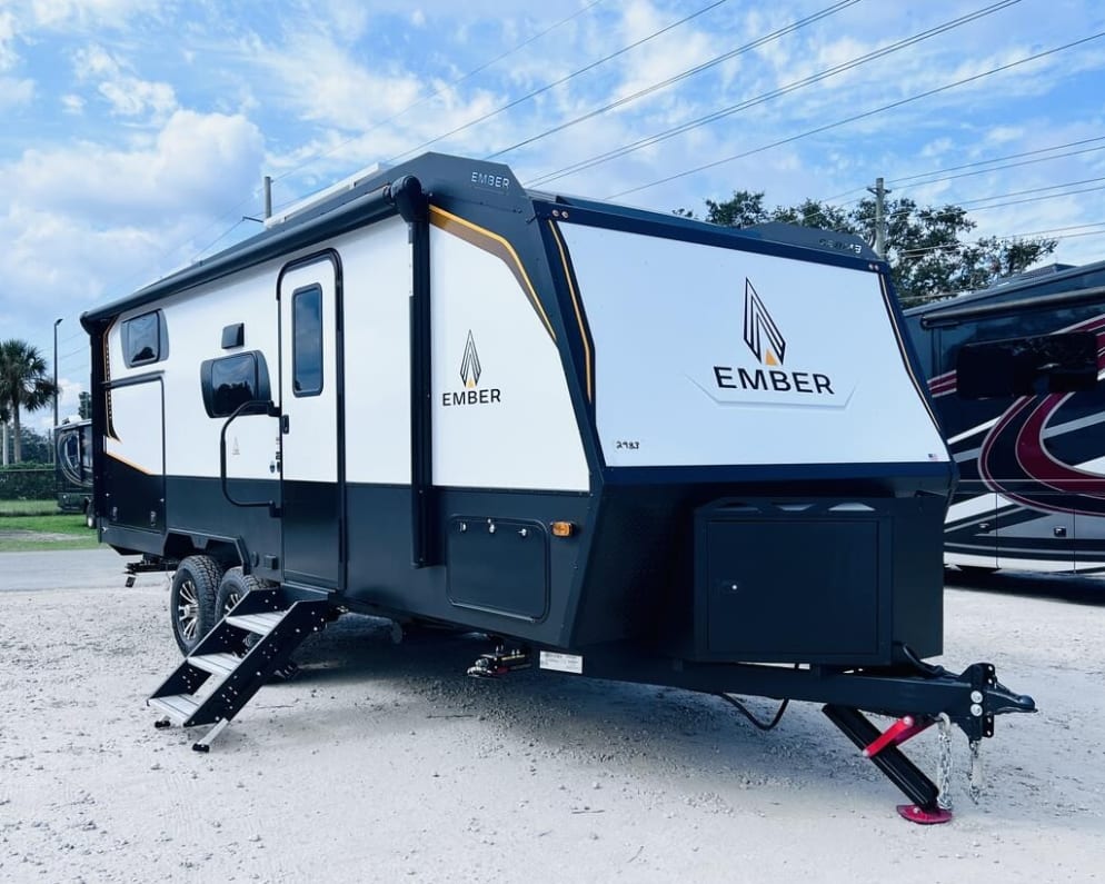 2026 Ember OVERLAND / 221MSL
