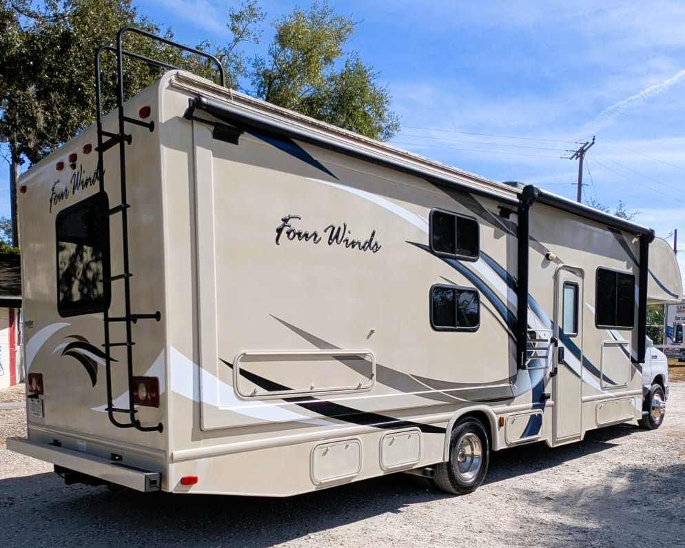 2017 Thor Four Winds available for rent in Tampa Bay Florida