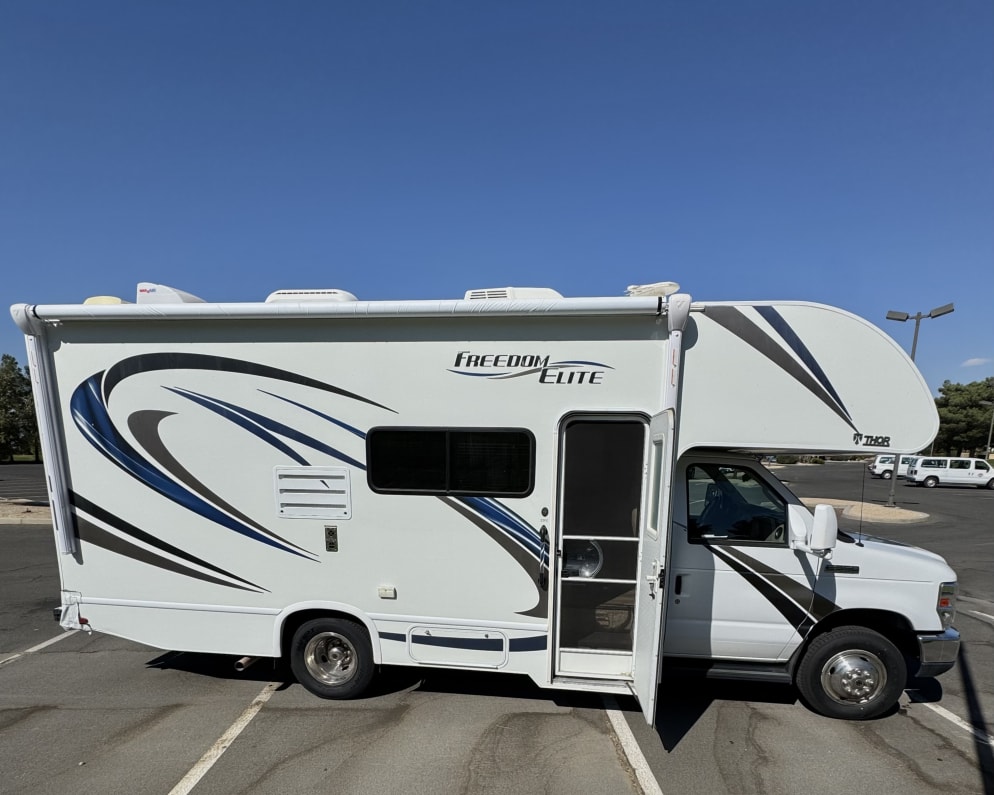 2019 Freedom Elite  by Thor for rent in 91384