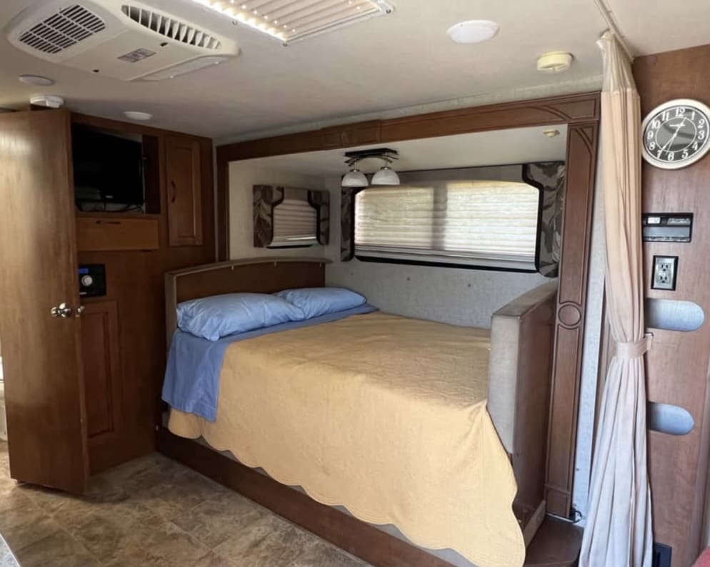 2016 Lance Manufacturing Trailer  by Lance Manufacturing for rent in 94559