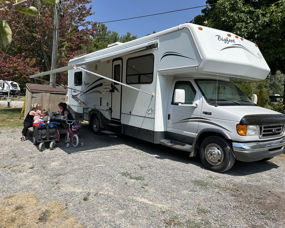 2004 Bigfoot RV Motorhome  by Bigfoot RV for rent in K7A 4S7