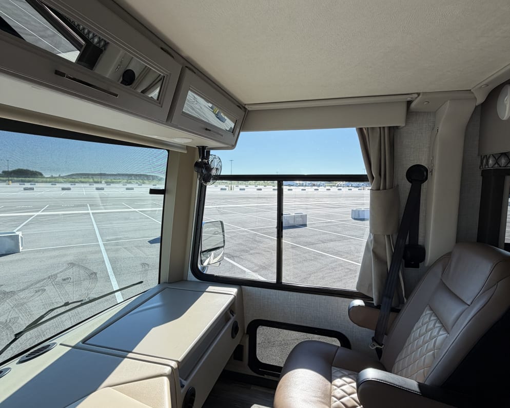 2021 Thor Motor Coach Hurricane available for rent in Miami Florida