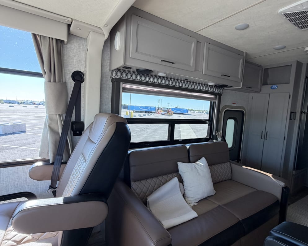 2021 Thor Motor Coach Hurricane Class A for rent in Miami Florida