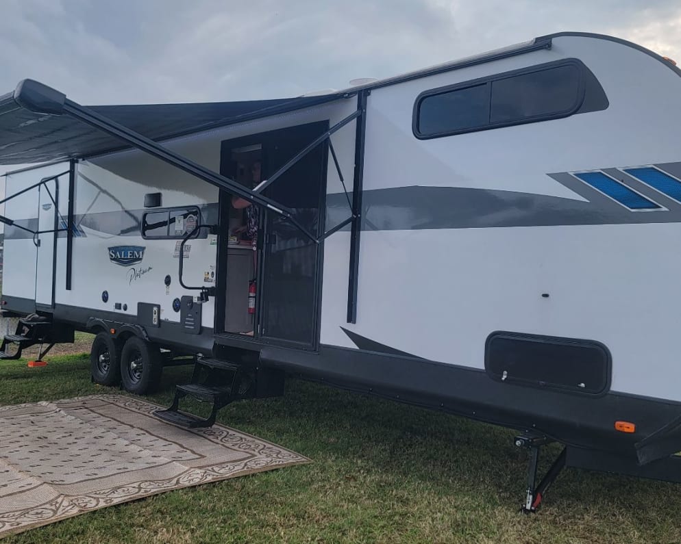 2023 Salem 36VBDS available for rent in Eustis Florida