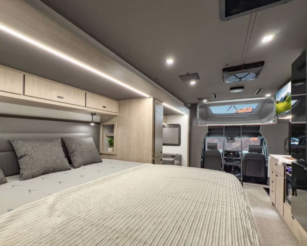 2025 Lineage  by Grand Design for rent in 33713
