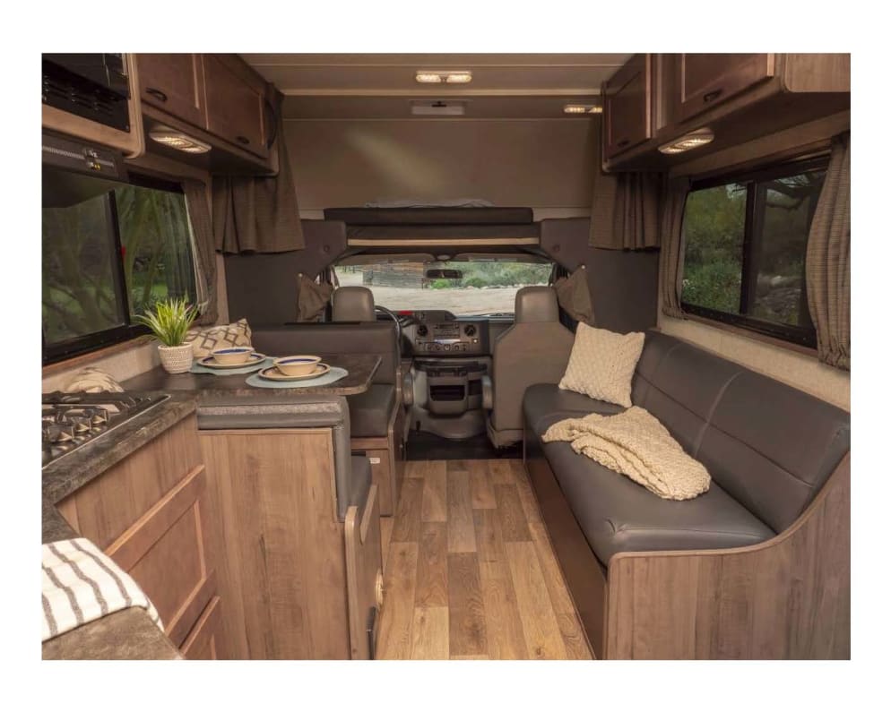 2020 328QR  by Winnebago for rent in 92843