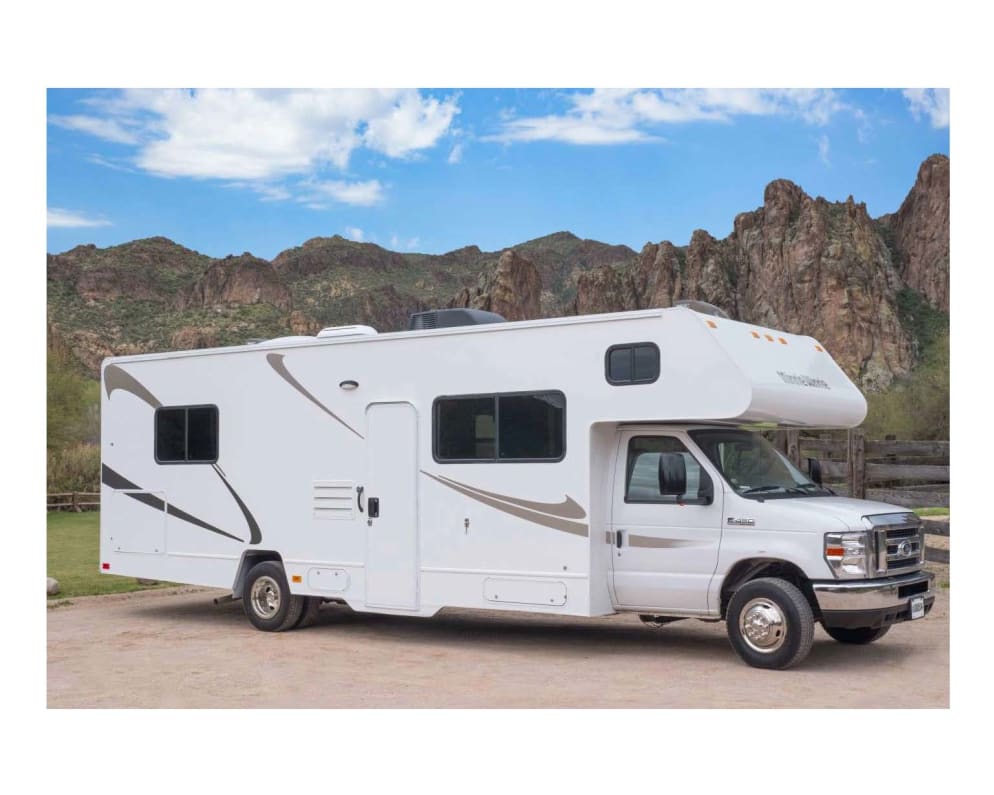 2020 Winnebago 328QR