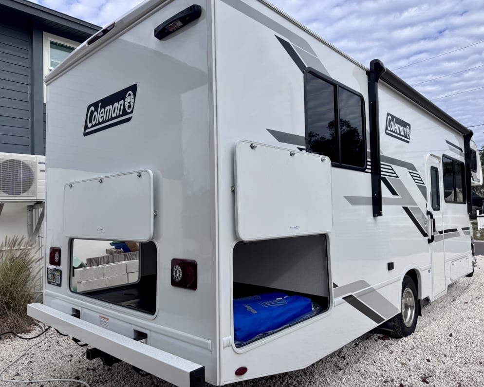 2026 28EZF  by Thor Motor Coach for rent in 34683