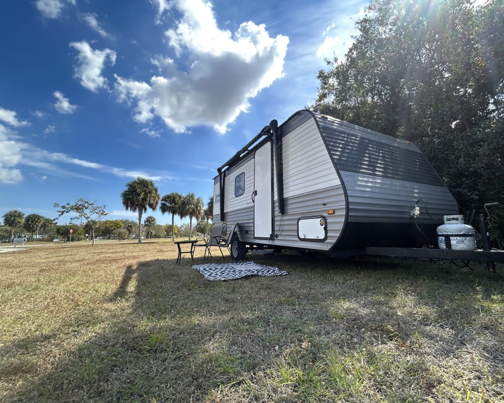 2023 Dutchmen Coleman Lantern LT available for rent in Pompano Beach Florida