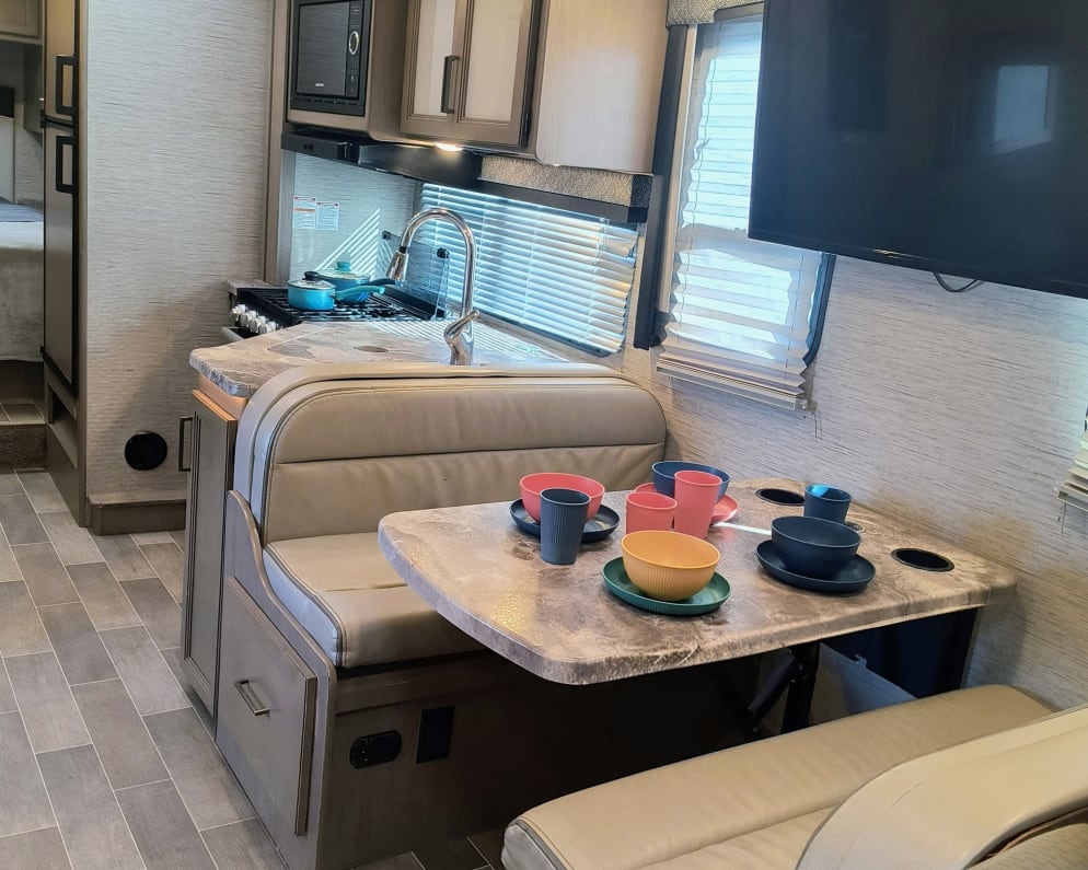 2022 Thor Motor Coach Mgnitude available for rent in Phoenix Arizona