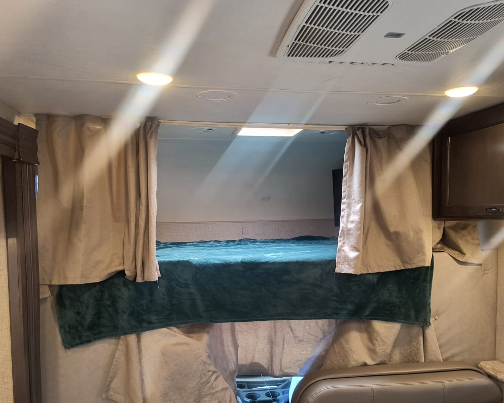 2019 Freedom Elite  by Thor Motor Coach for rent in 85022