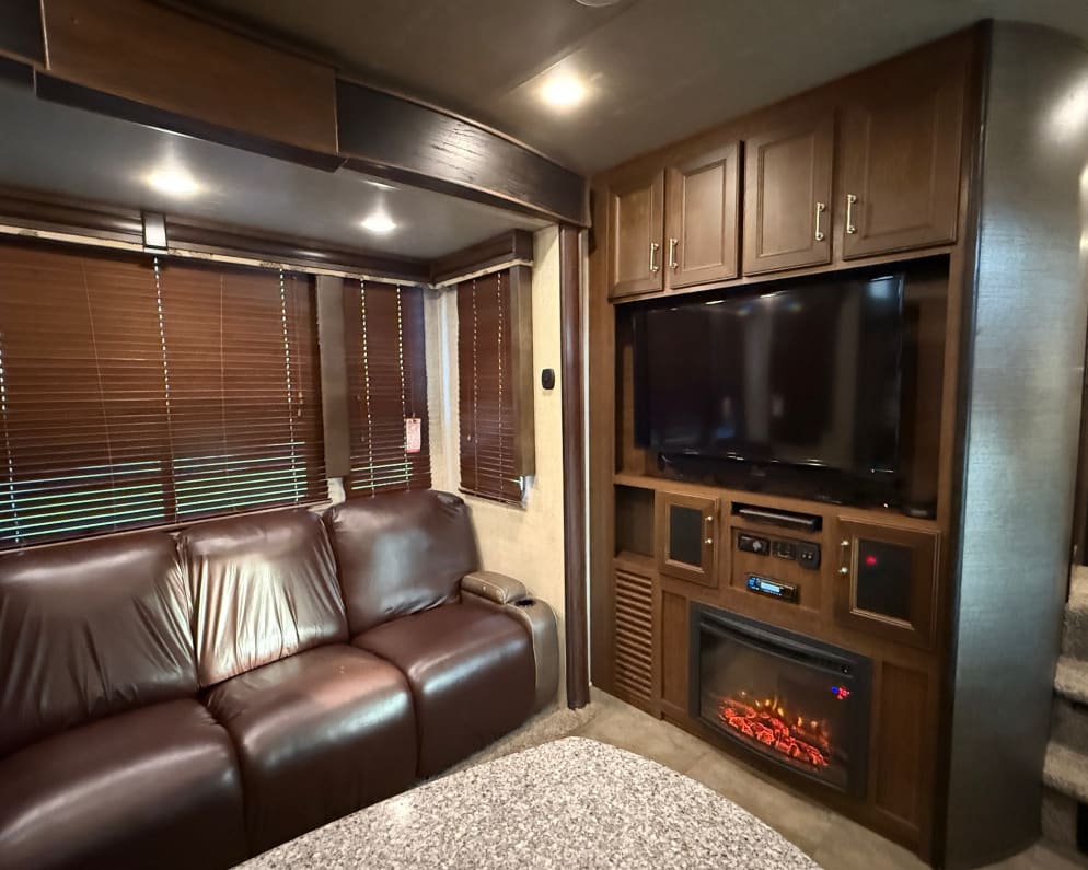 2016 Fuzion  by Keystone for rent in 37110