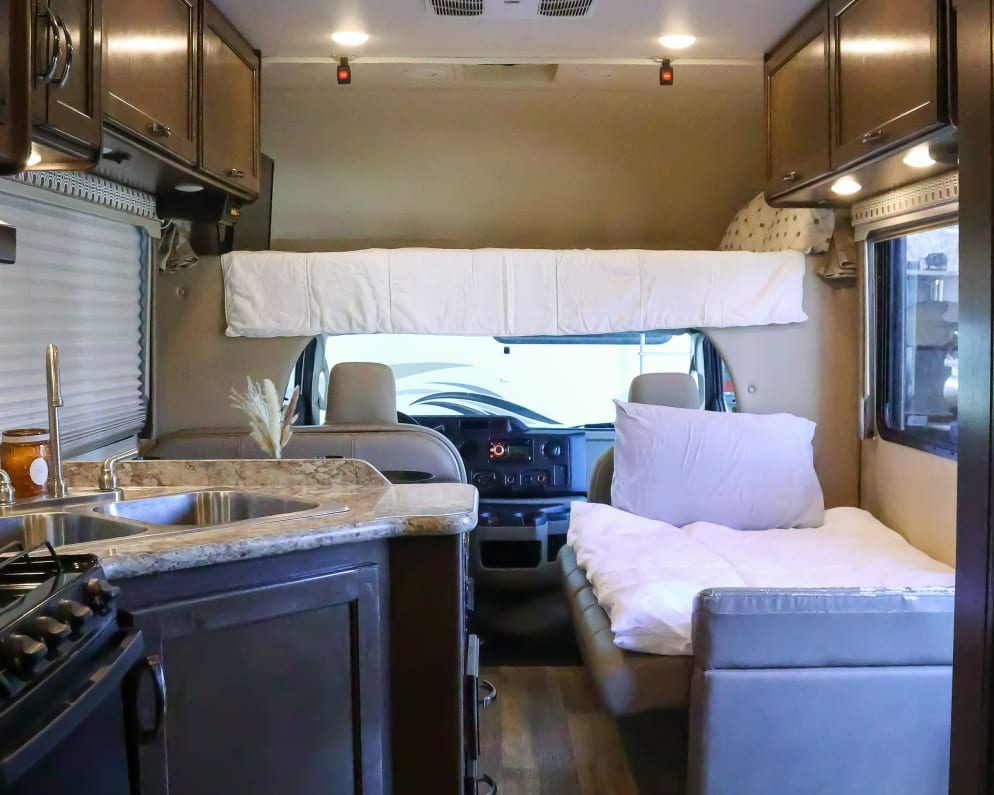 2017 Four Winds  by Thor for rent in 95678