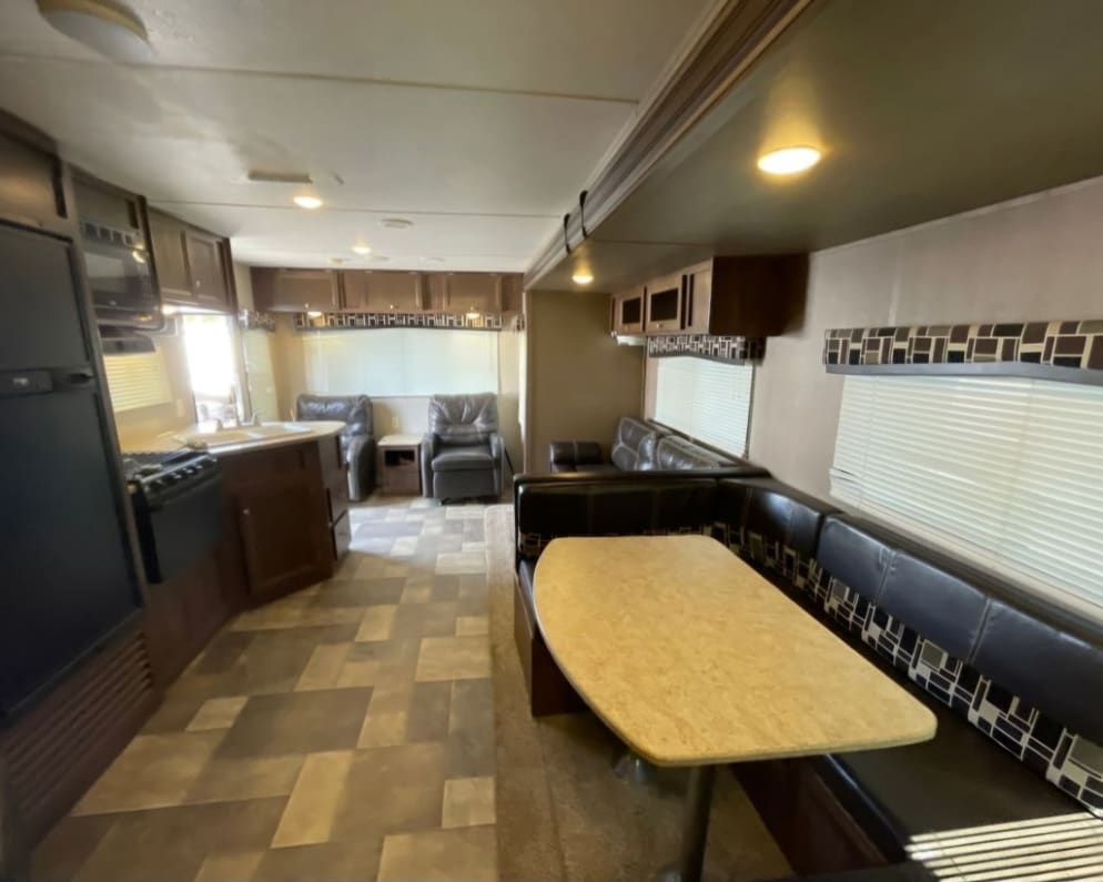 2016 Dutchmen Coleman Lantern Travel Trailer for rent in Bakersfield California