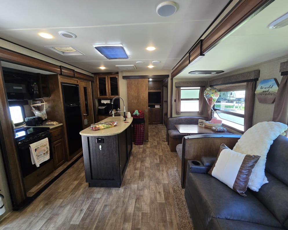 2017 Grand Design Reflection available for rent in Old Hickory Tennessee