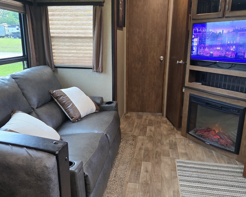 2017 Reflection  by Grand Design for rent in 37138
