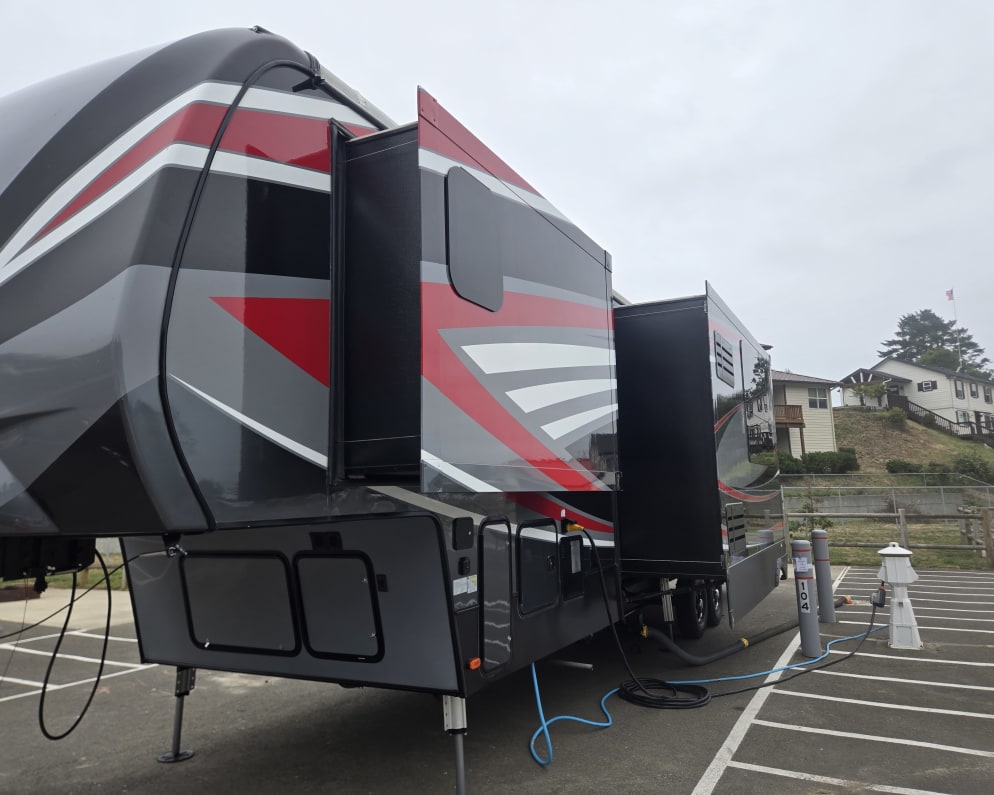2018 Keystone Fuzion Toy Hauler for rent in Stayton Oregon