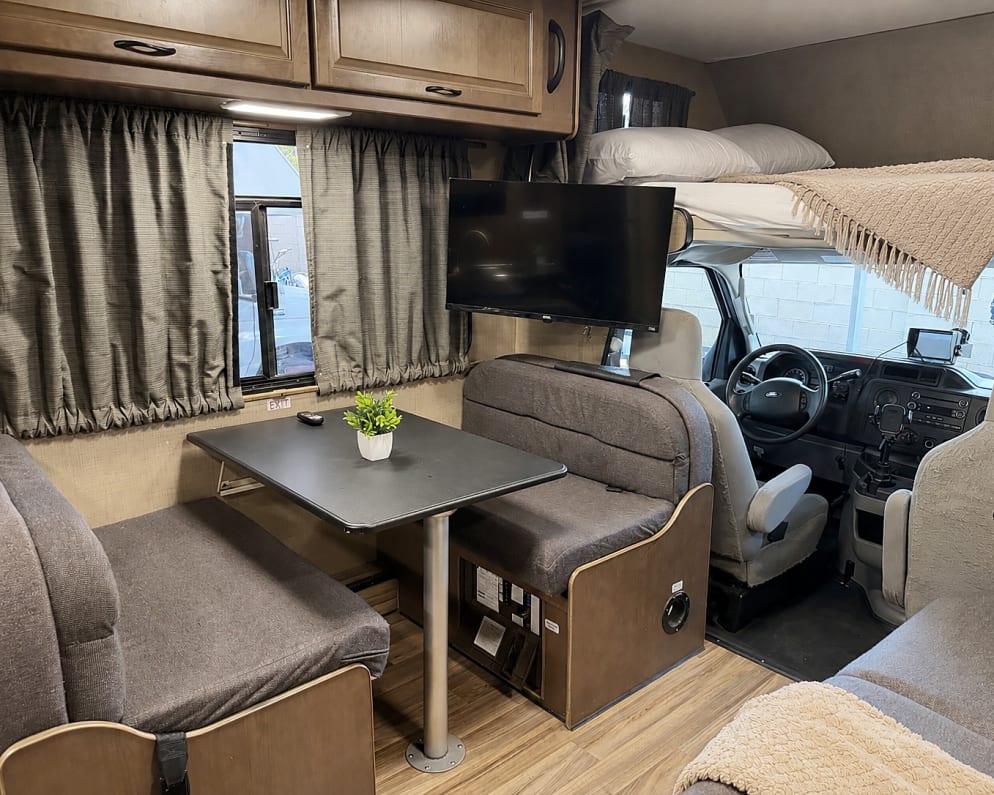 2018 Thor Majestic Class C for rent in Las Vegas Nevada