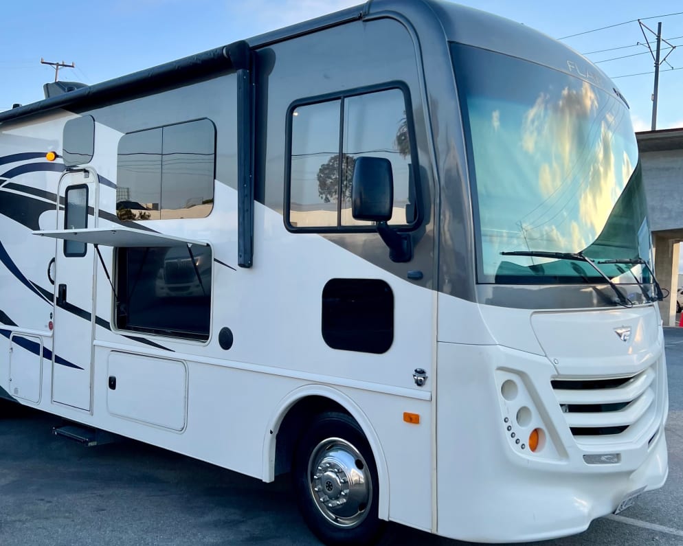 2020 Flair-Fleetwood Flair-Fleetwood Motorhome available for rent in Los Angeles California