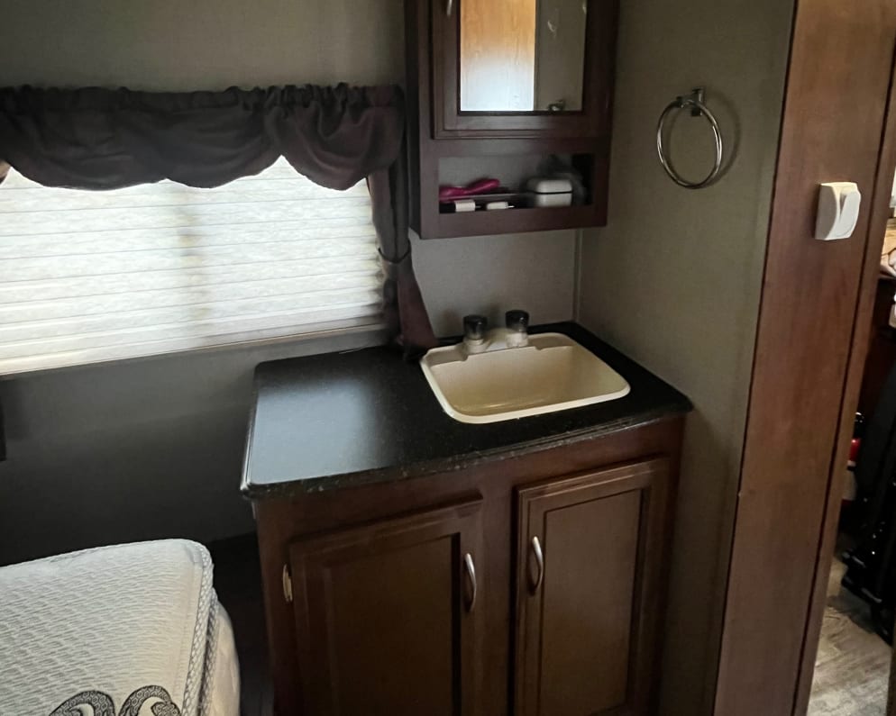 2017 Coachmen Freedom Express Toy Hauler for rent in Imlay City Michigan