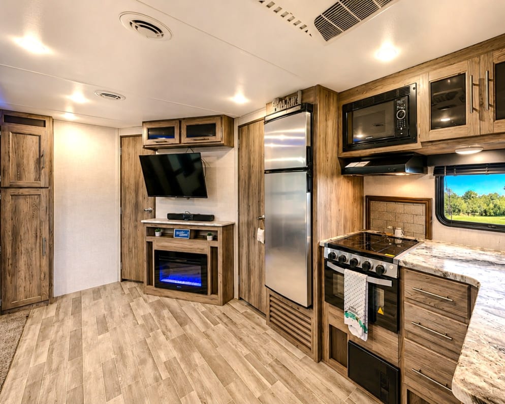 2022 Zinger 333DB Travel Trailer for rent in Coulterville California