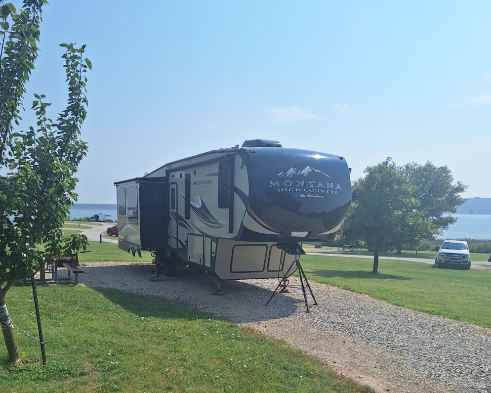 2017 Keystone RV Montana High Country Fifth Wheel for rent in Wilson Kansas