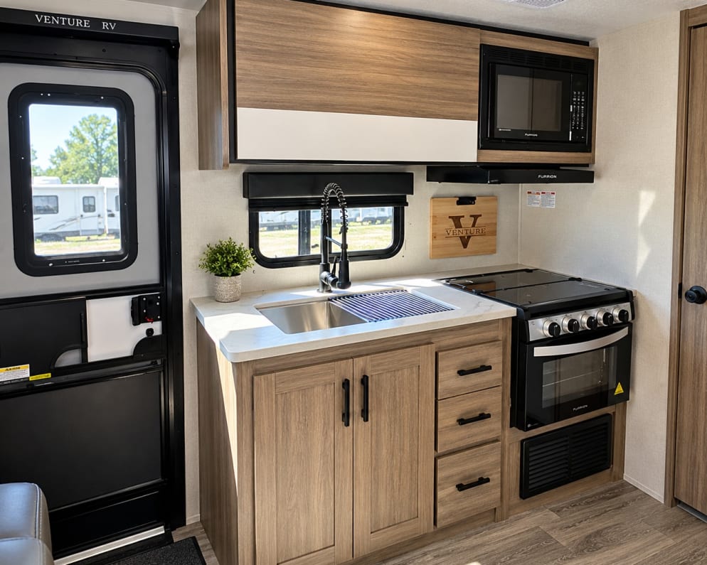 2025 Venture Sonic Travel Trailer for rent in Gibsonton Florida