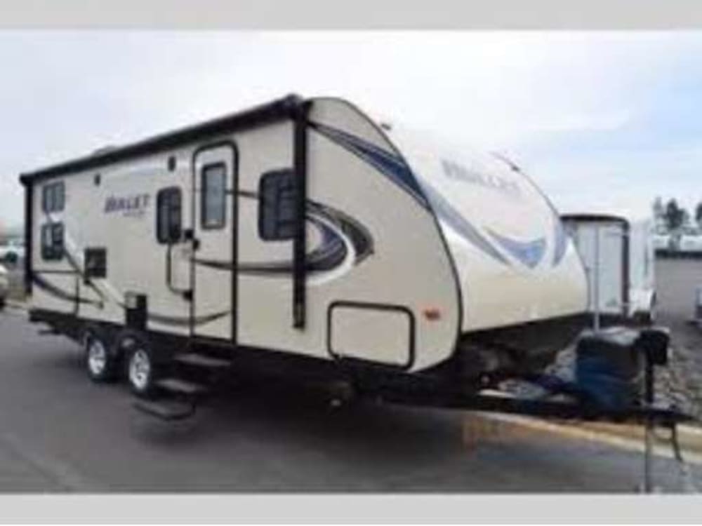 Photos 2017 Camper. Queen bedroom. 2 bunk beds Outdoorsy