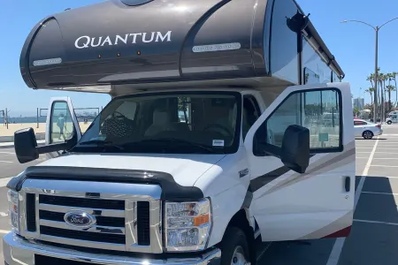2019  Ford Thor Motor Coach LF131