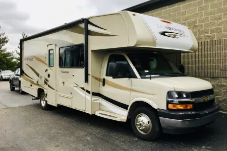 2018 Coachmen Leprechaun LPA233