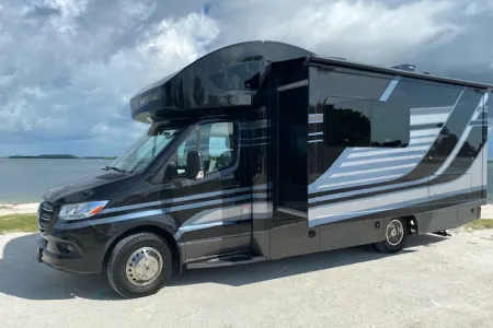 Black Beauty-2021 Thor Delano Mercedes Sprinter+Pets