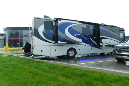 2019 Fleetwood Discovery Big Blue