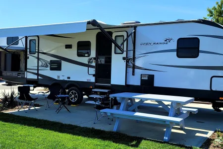Delivery provided sleeps 9 2 bathrooms separate bunkhouse Laguna Seca ready