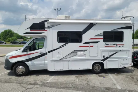 2021 Thor Motor Coach Freedom Elite