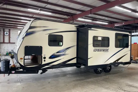 2017 Venture Sport Trek