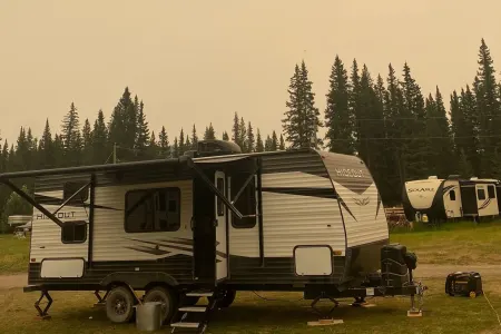 2021 Trailer hideout 25’ 4”
