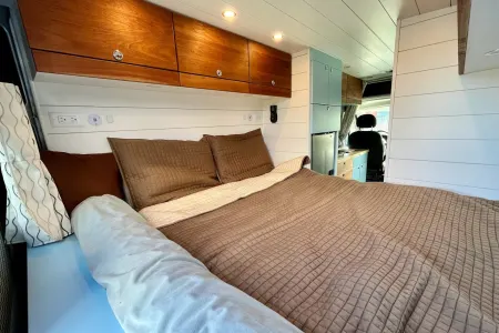 QuadPodz | Luxury Camper Van for Two | Off-Grid Ready | Pet Friendly