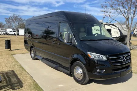 2022 Ultimate Coach Sprinter