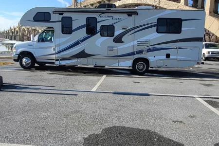 2015 Thor Freedom Elite- LPA515
