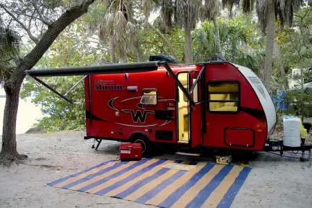 Red Rover- Winnebago Micro Minnie BH