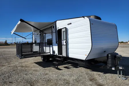 The ULTIMATE OFF THE GRID toyhauler! Sleeps 7, BUILT FOR DRY CAMPING!