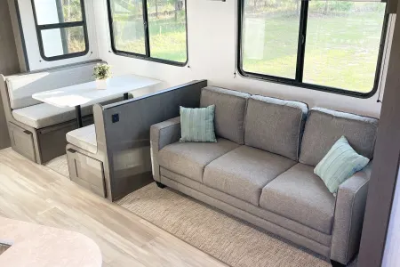 Spacious 2022 Cruiser RV MGP 3100BH Ultra Lite - King Bed!