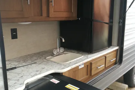 2019 Grand river 32bhs, outdoor kitchen