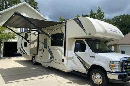 2018 Thor Freedom Elite with Bunkhouse and dual AC