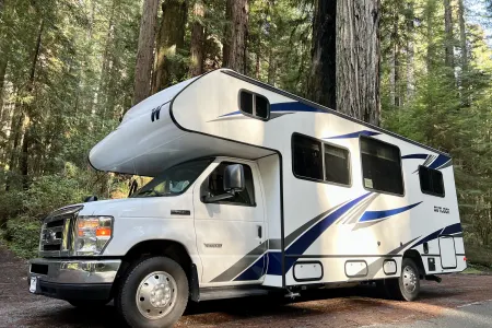 Fully Appointed 2019 Winnebago Outlook - All the Comforts of Home