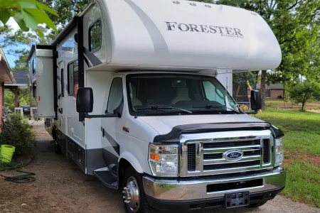 2016 Forest River 3171DS (Sleeps 10) Class C Motorhome