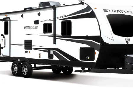 2022 Venture Stratus w/Private main bedroom with new foam top mattress